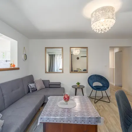 Richard Apartment *